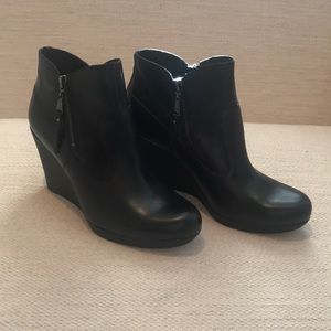 UGG Meredith black leather boots size 8